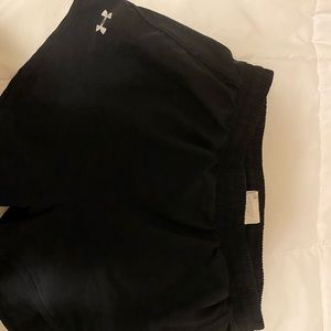 black under armour loose shorts